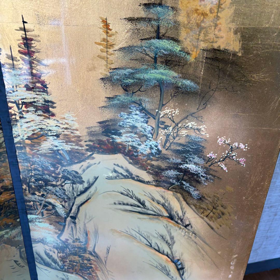 美しい金色風景画と黒色花模様のパーテーション