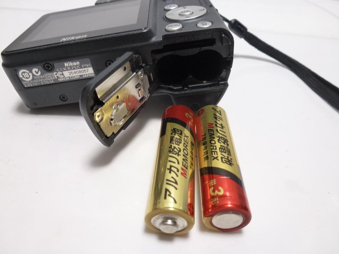 大人気　Nikon　デジタルカメラ　ニコン　COOLPIX P50　乾電池式