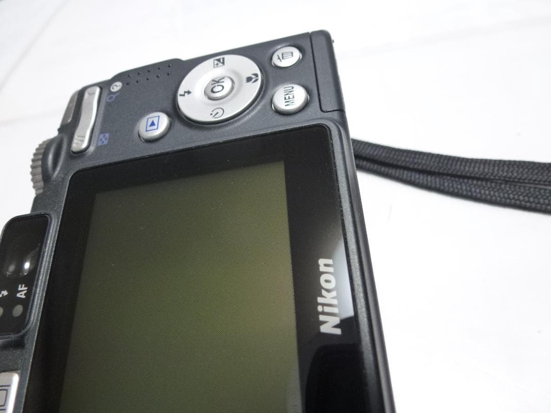 大人気　Nikon　デジタルカメラ　ニコン　COOLPIX P50　乾電池式
