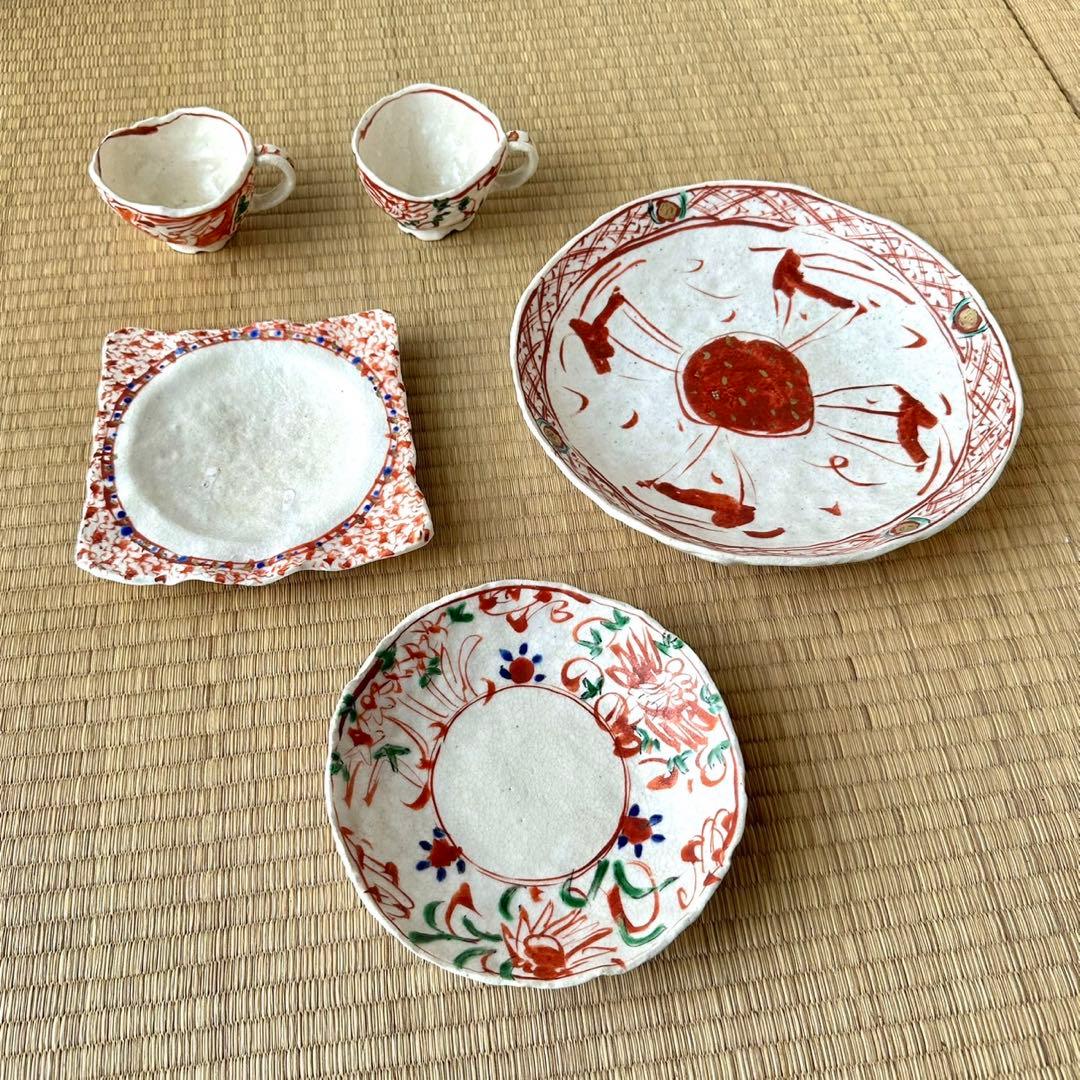 たくみ窯 黒岩卓実 作【脚付四方皿】角皿15cm 赤絵 金彩 変形皿 美濃焼