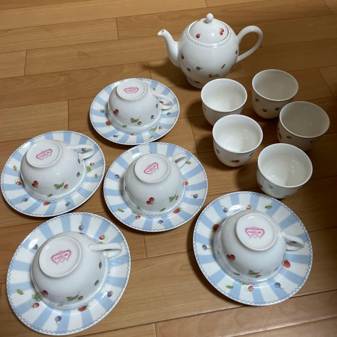 ナルミ　さくらんぼストロベリーガーデン　カップ＆ソーサー　ポット付茶器　16点