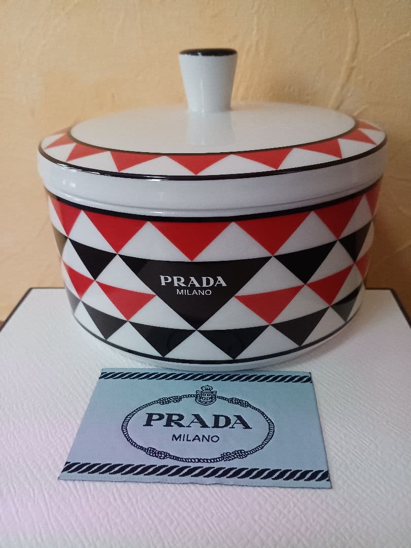 正規品　PRADA 　ポーセリン　陶器　アクセサリーケース　未使用品