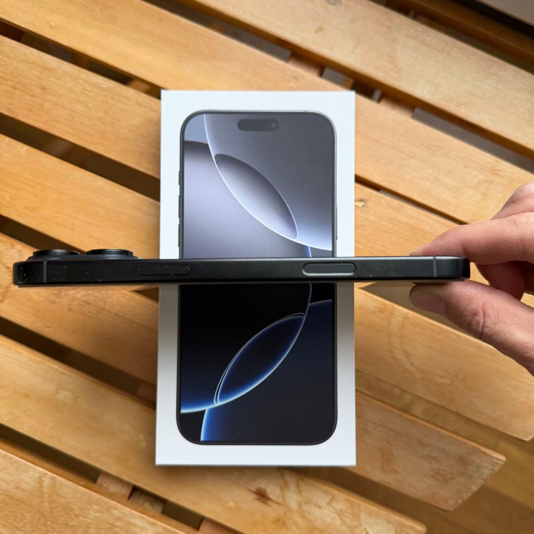 ［美品］iPhone 16Pro Max 256G SIMフリーモデル