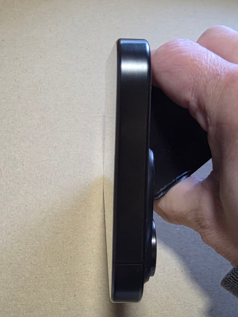 iPhone15pro チタニウムブラック128gb 美品