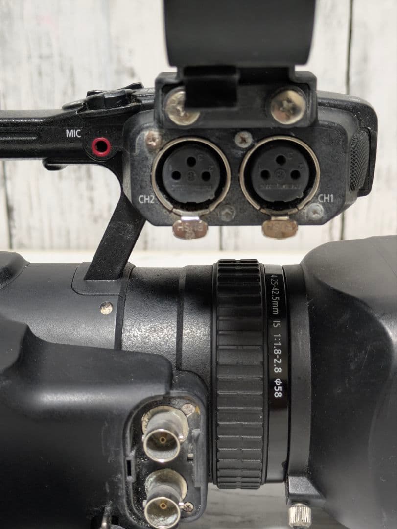 ② Canon　XF105