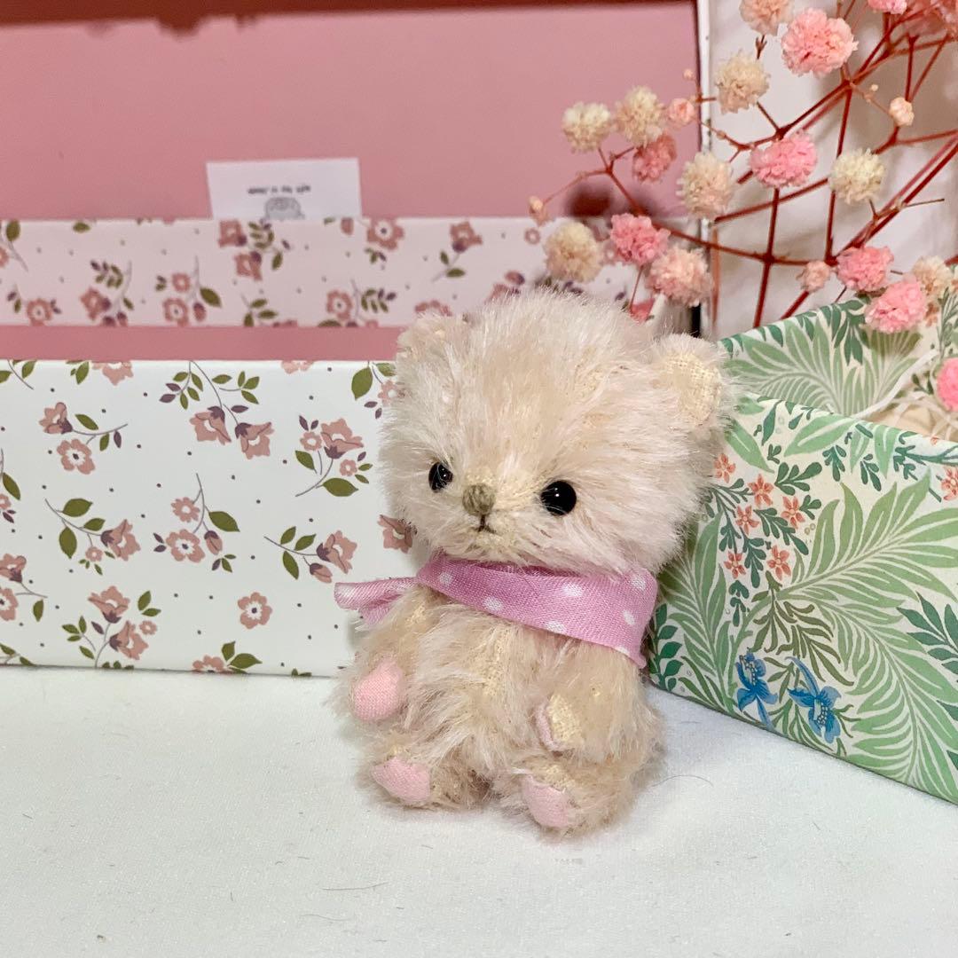 テディベア 小さな熊 ピンクベージュ色 可愛いくま ハンドメイドぬいぐるみ