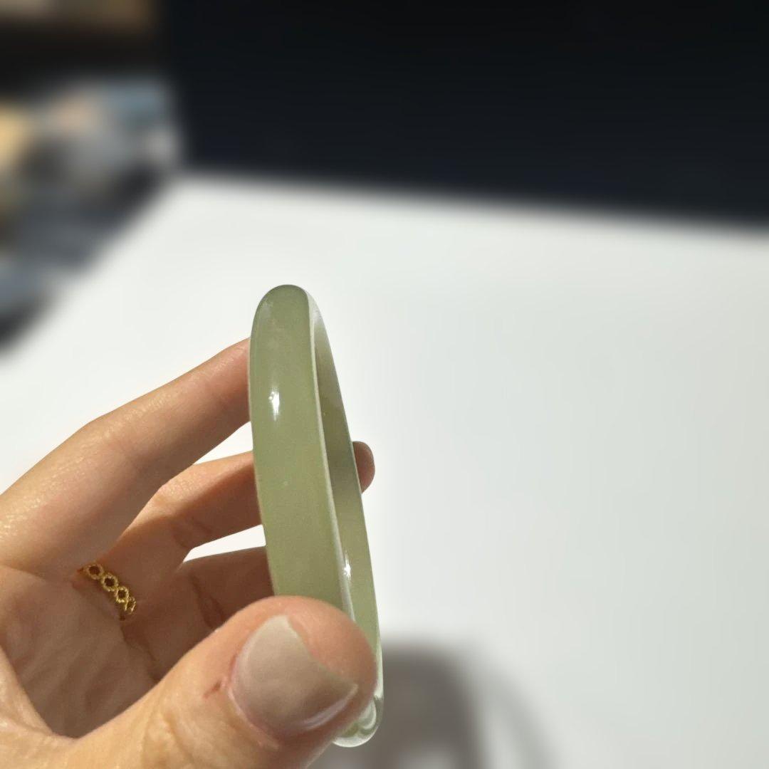 和田玉 晴水バングル 新品未使用 箱付き 透明感あり 上品