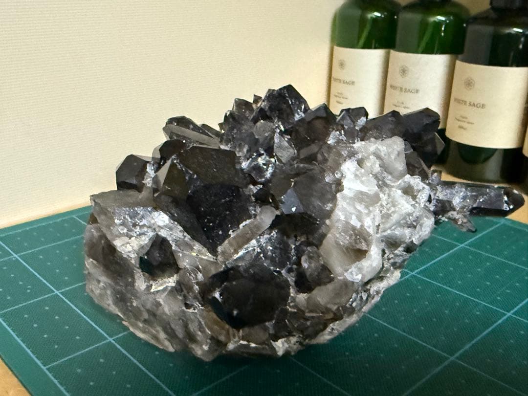 黒水晶 モリオン 原石　1756g