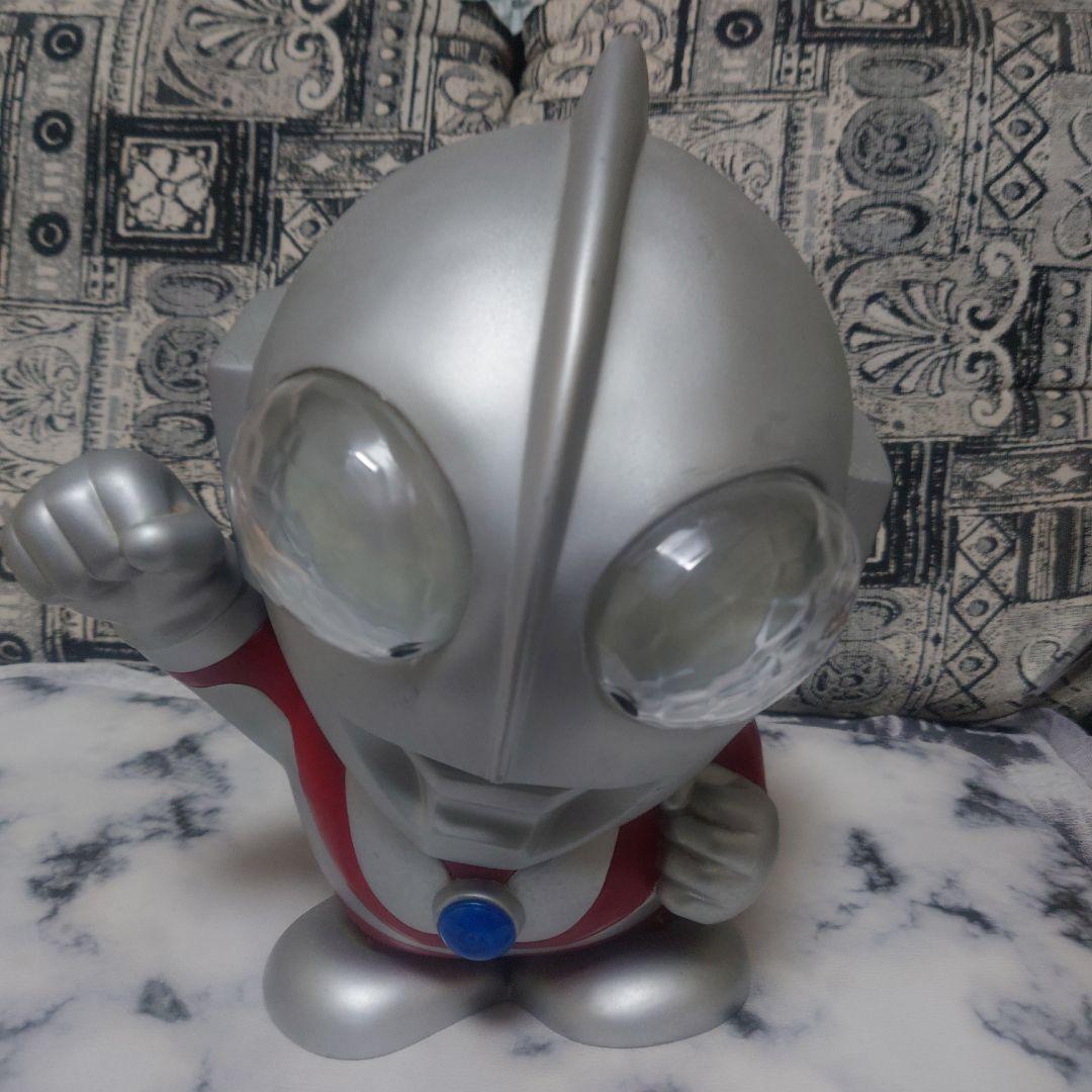 ウルトラマンフィギュア シルバー 赤貯金箱