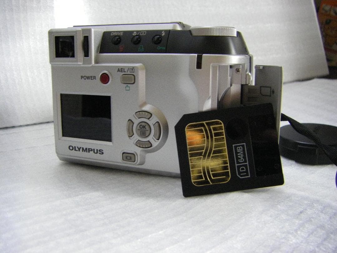 オリンパス中古デジタルカメラC-700 OLYMPUS 通電確認，メディア確認済