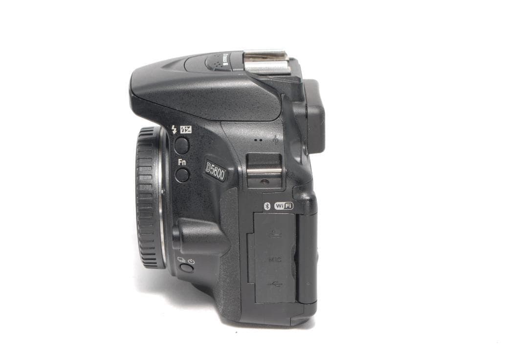 ✨Nikon D5600✨美品✨ショット数2,904✨初心者向け✨一眼レフ✨