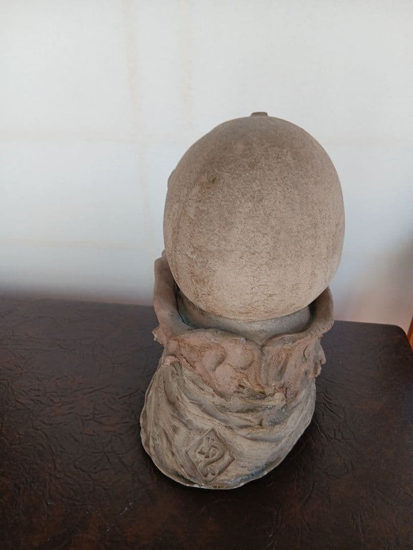 陶器製の仏像 優しさで癒されます。祈りのポーズ