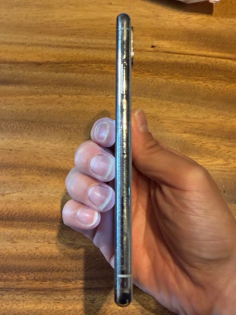 シルバー スマートフォン本体 外観傷あり