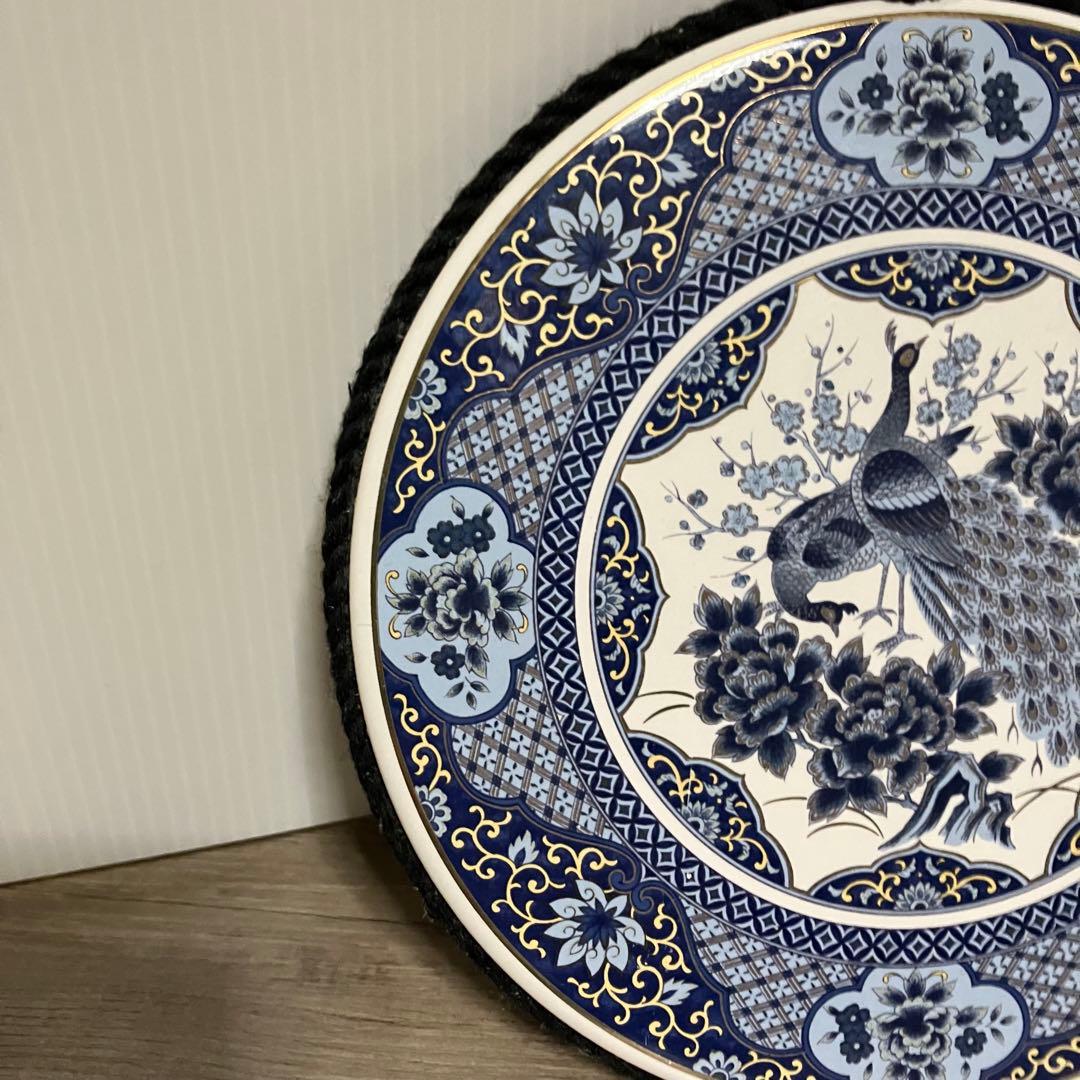 E-壁【美品】有田焼 陶板画 壁掛け 飾り物 孔雀 牡丹 青藍 金彩コルク裏打ち