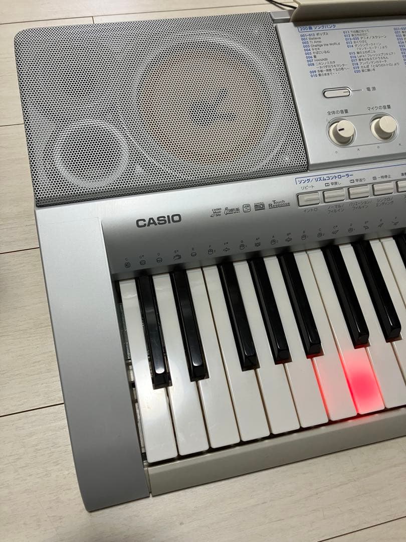 CASIO カシオ　キーボード　光ナビゲーション　LK-207