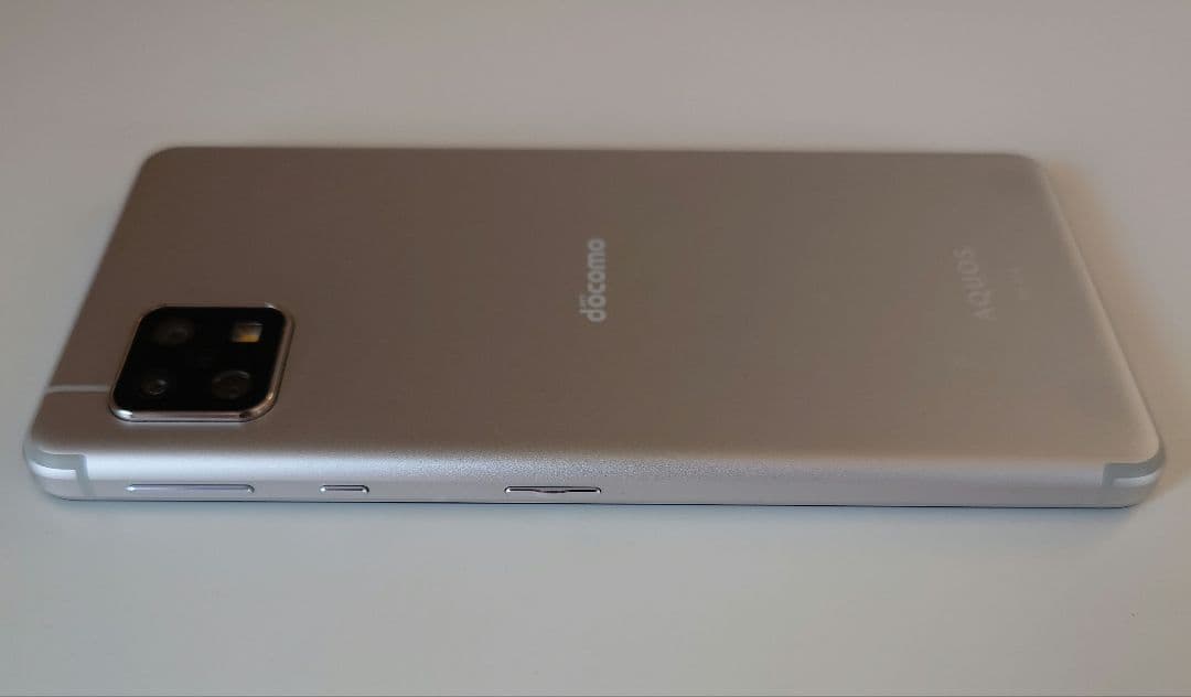 AQUOS sense4 (SH-41A) シルバー スマホ 本体