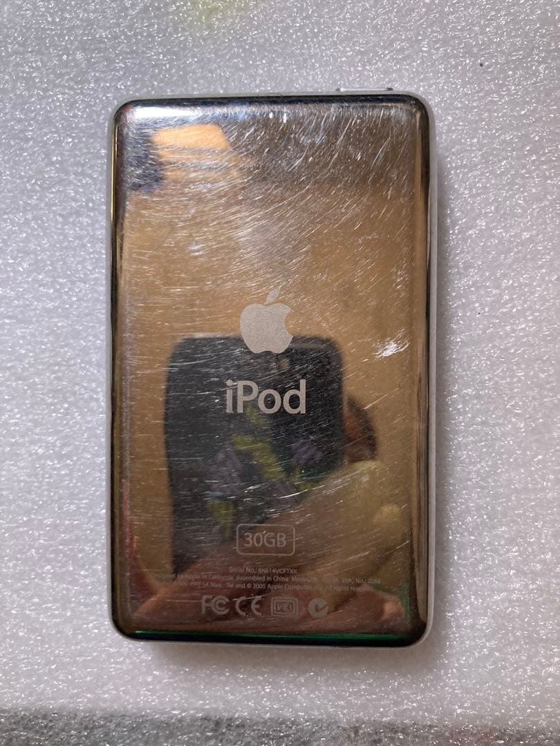 iPod classic 5世代 30GB 新品バッテリー交換済　液晶細い線有