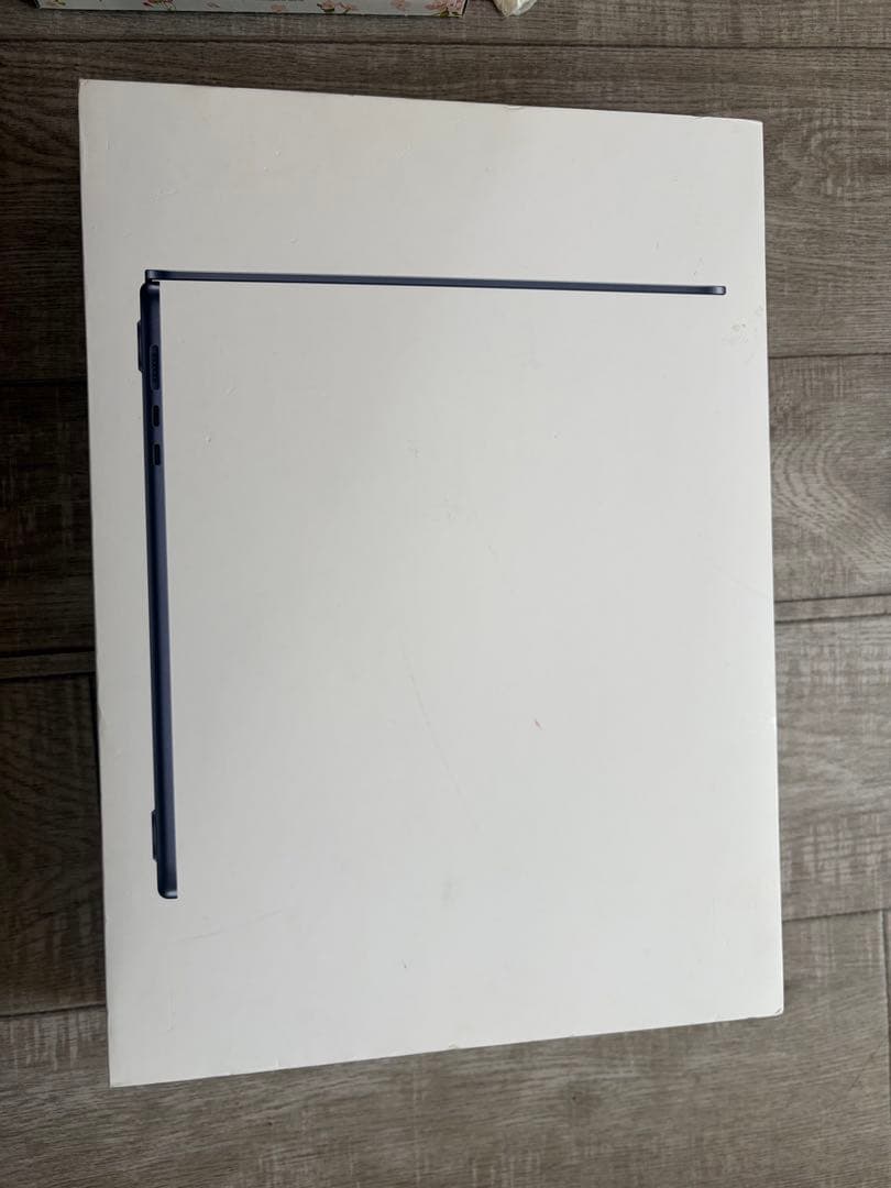 極美品MacBook Air M2 15インチ 8GB メモリ 512GB