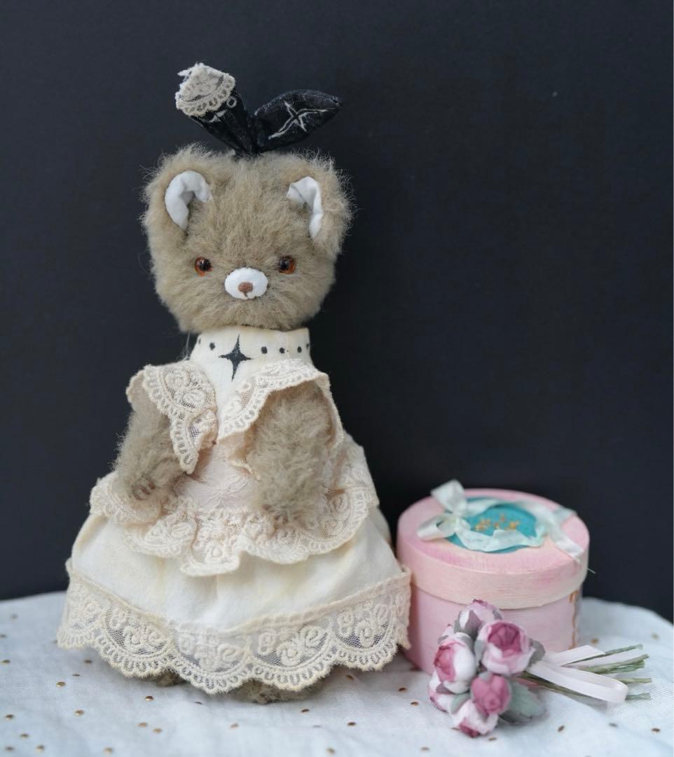 優雅なミスベア 部屋飾り ぬいぐるみ 海外作家様 アーティストベア ハンドメイド
