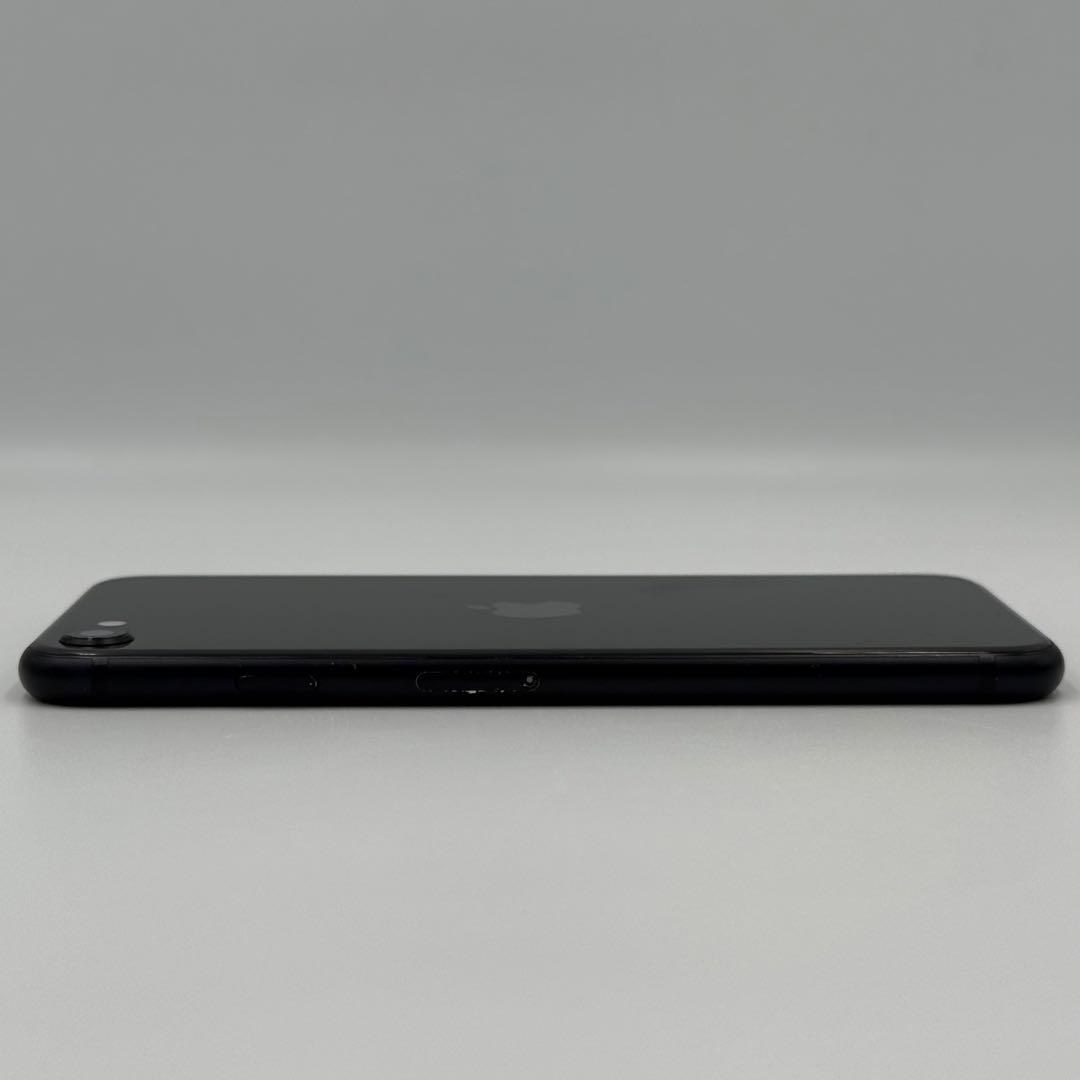 美品 Apple iPhone SE (MHGP3J/A)