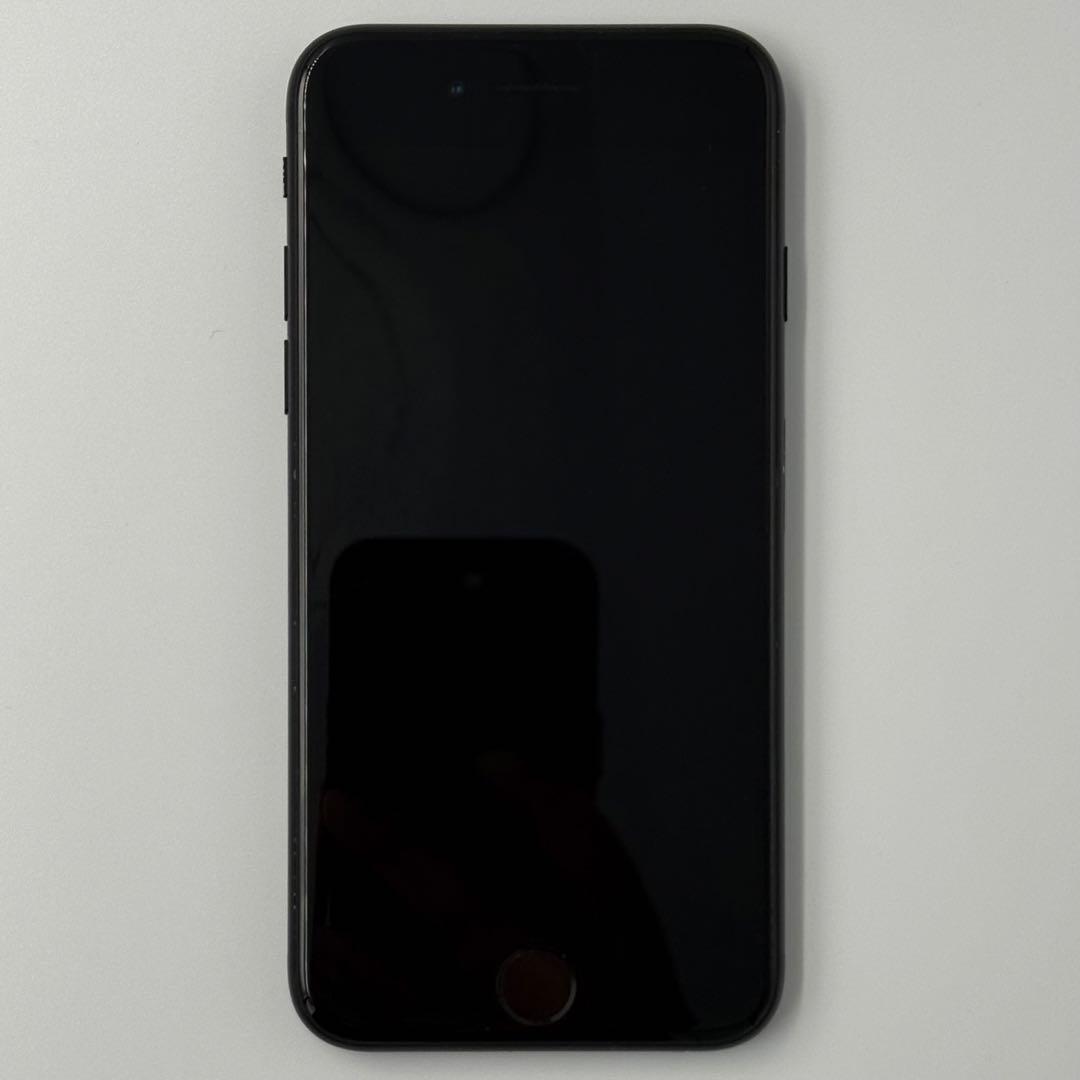 美品 Apple iPhone SE (MHGP3J/A)
