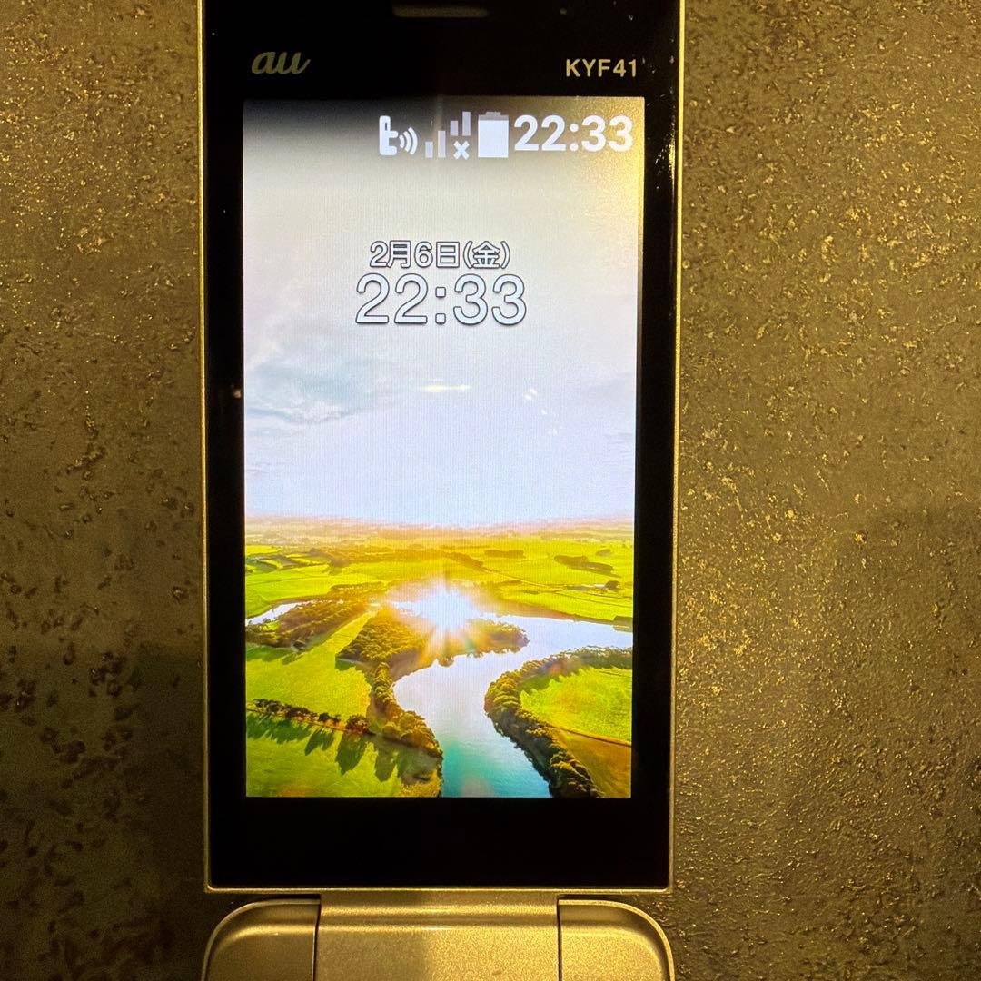 京セラau KYF41 ホワイト 折りたたみ式携帯電話