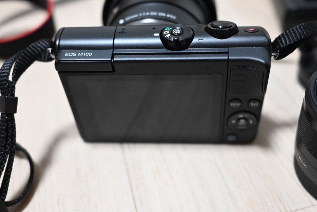 【美品】Canon EOS M100 ミラーレス一眼カメラ