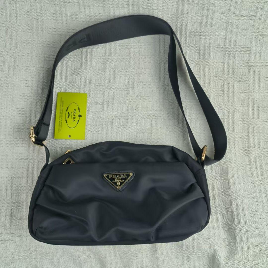 PRADA ノベルティ ブラック ショルダーバック ナイロンk2s