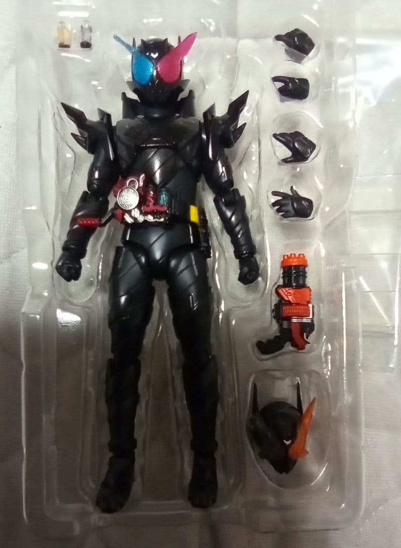 S.H.Figuarts　仮面ライダービルド　ラビットタンクハザードフォーム