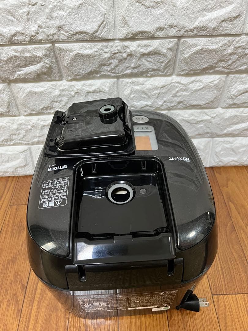 ★美品★TIGER 炊飯器JPC-B100/5.5合　圧力IH