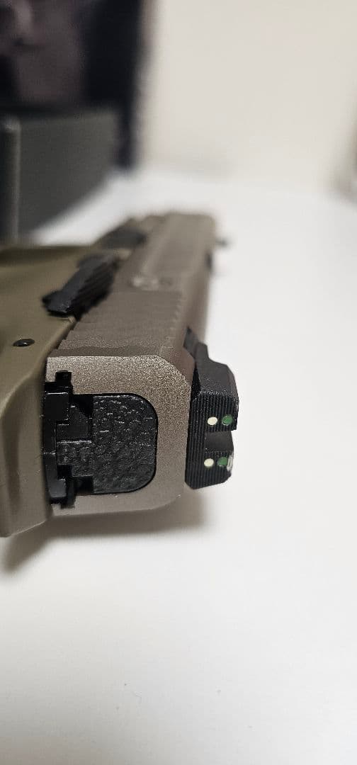 東京マルイ　M&P9 Vcustom スペアマガジン付き