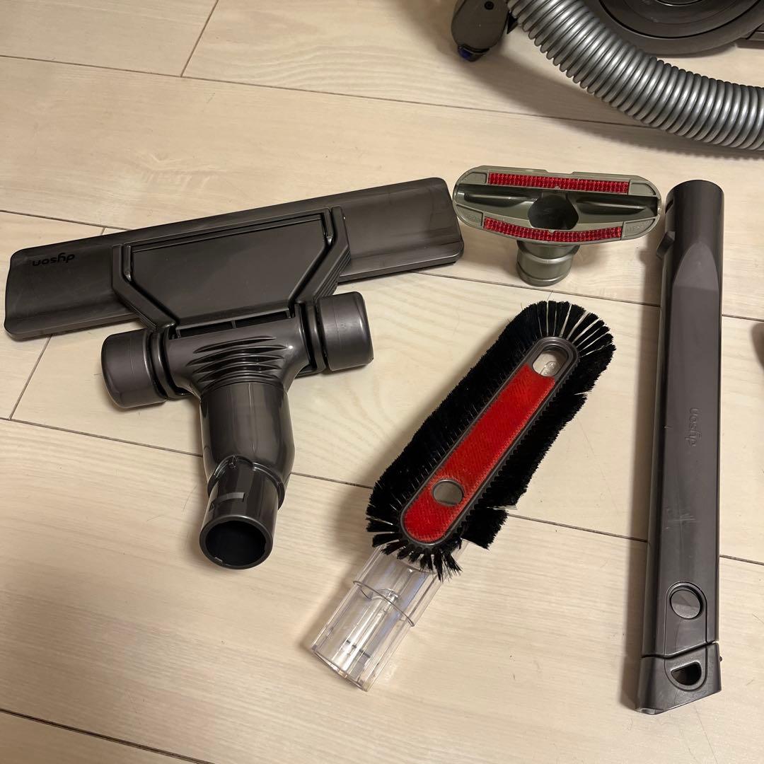 Dyson ダイソン　DC26 掃除機 本体　美品フローリング用ヘッド付き