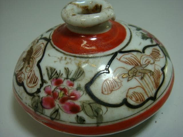 油壺■赤絵の古い油壷 窓兎紋 牡丹 花唐草 一輪挿し 時代物 骨董品 古美術■