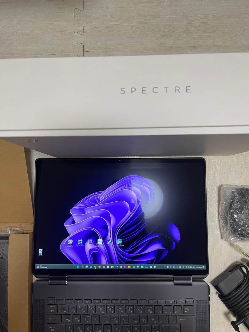 【美品】高性能CPU搭載 HP spectre x360 i7 16GB 1TB