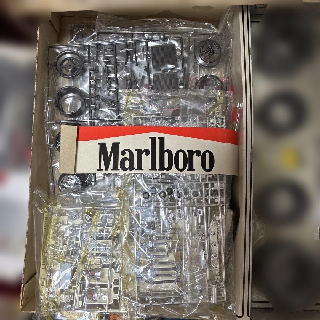 McLaren M23 1:8 スケールモデル Marlboro
