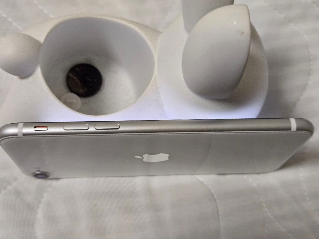 Apple iPhone SE第2世代　64GB