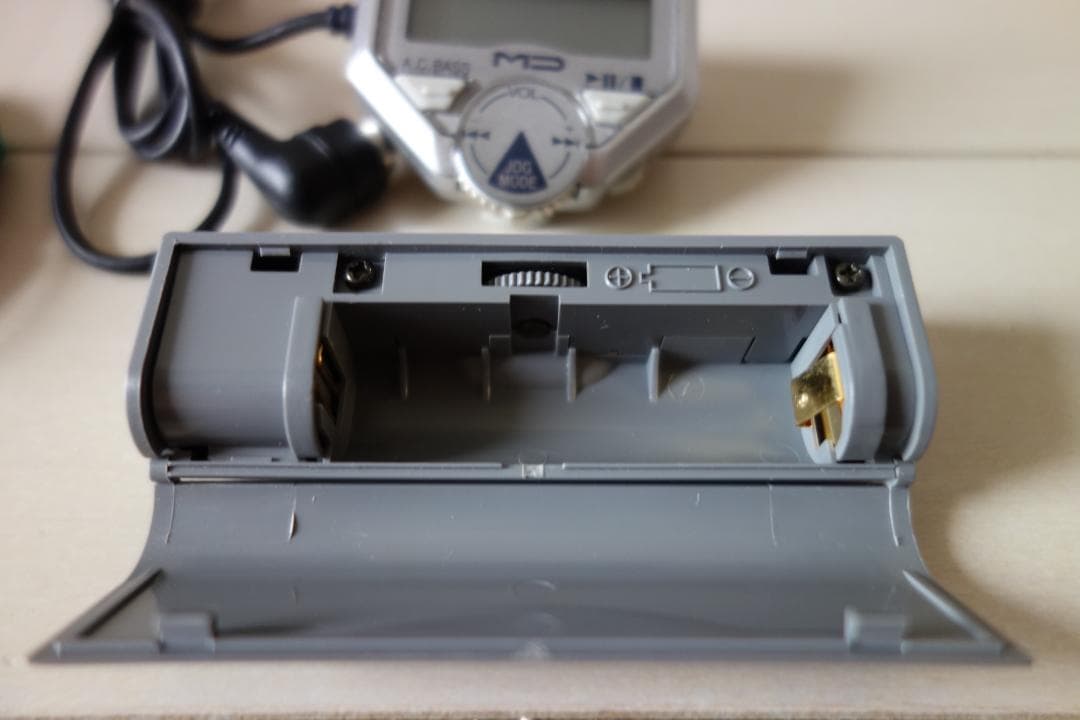 単3電池対応 ポータブルMDプレーヤー XM-P55 (JVC Victor)