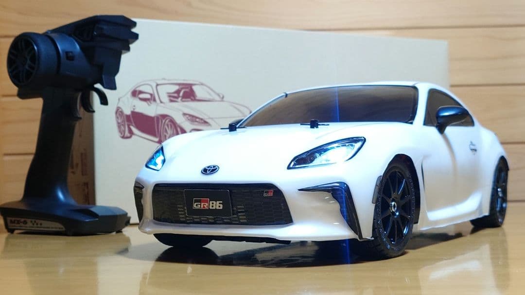 タミヤRCトヨタ白色GR86LEDライト付＆プロポ＆バッテリー充電器セット未走行