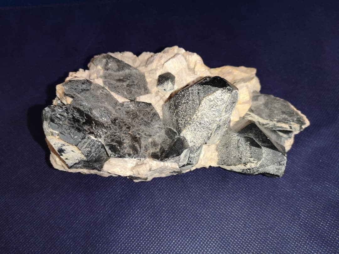 山東省産　モリオン(859g)　黒水晶クラスター